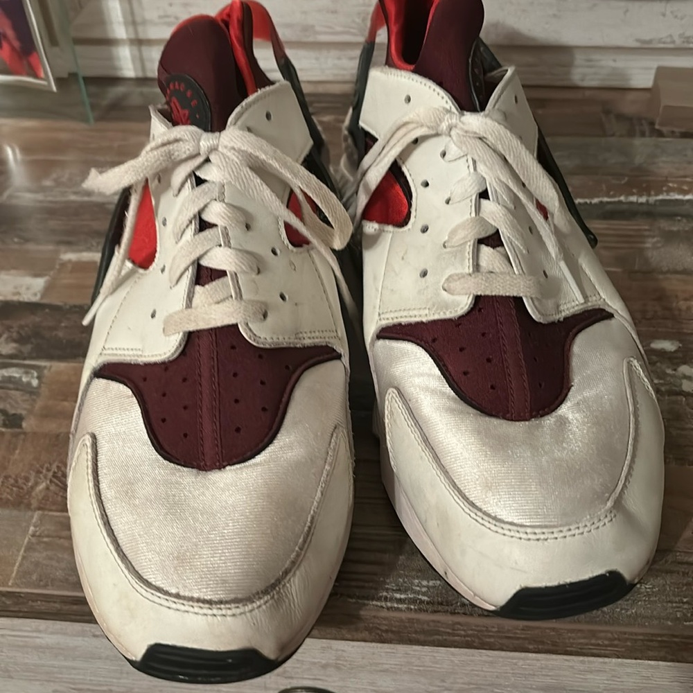 Nike Tennis Shoes
